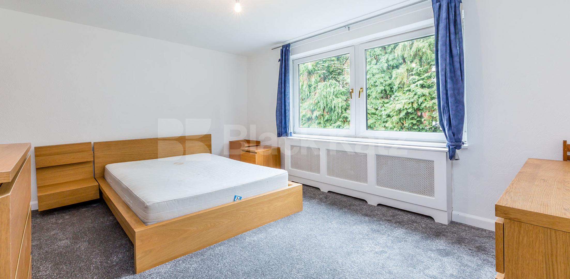 			REFURBISHED & IDEAL FOR STUDENTS!!, 4 Bedroom, 1 bath, 1 reception Flat			 Penderyn Way, TUFNELL PARK